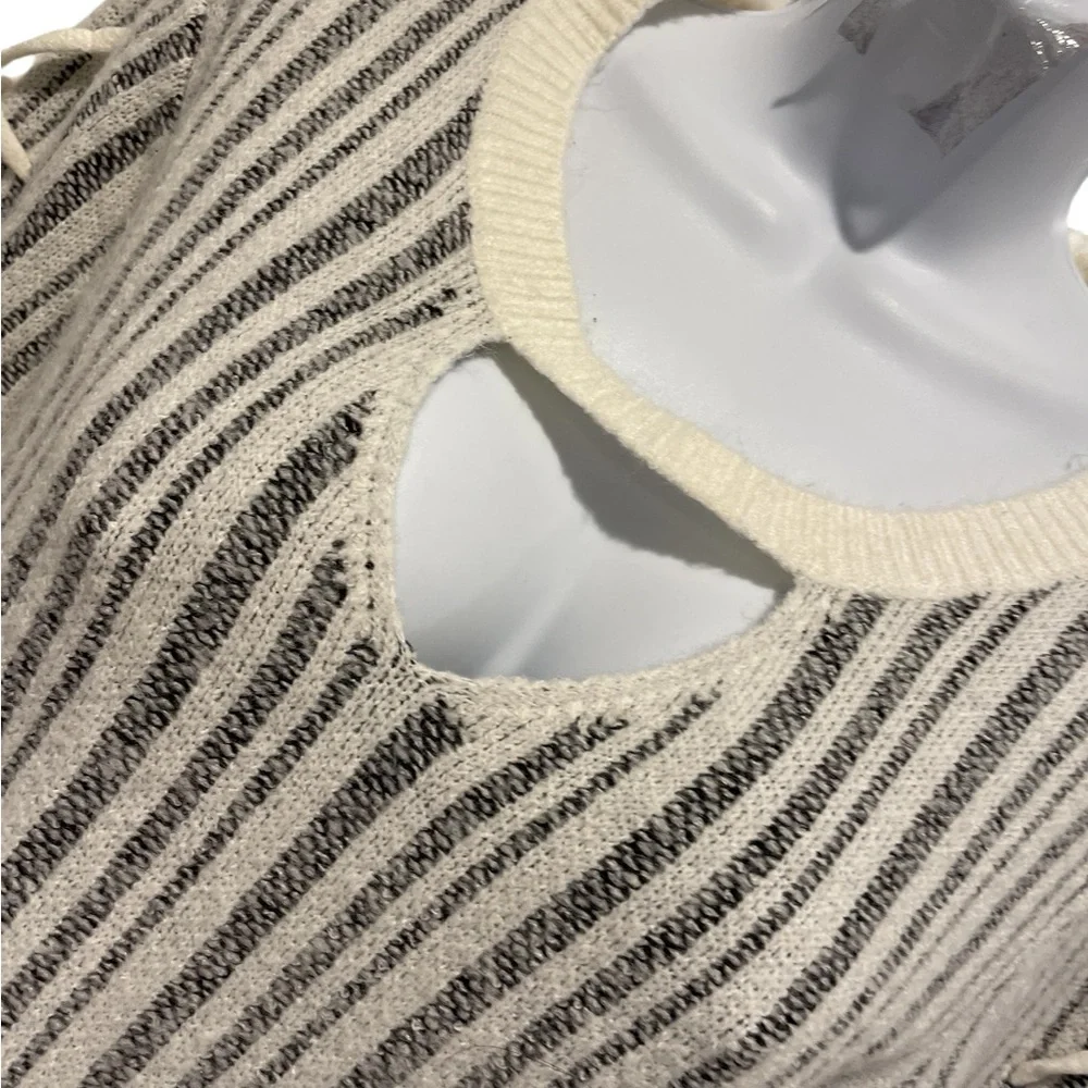 ROCK & REPUBLIC Women’s Striped Long Sleeve Sweater Size Medium - Picture 6 of 15